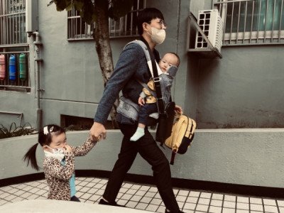 '쉬다 왔으니 나가라'… 저출생에도 육아휴직 쓰면 '불이익' 받는다