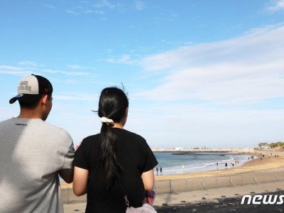 맨발·반팔로 해변산책…제주 낮 23.1도 '12월 역대 2위'