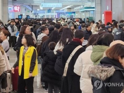 섬에 갇힌 8천명…난리 북새통